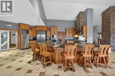 393 Old Onondaga Road East Brantford ON N3T 5L4