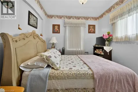 96 Barnesdale Boulevard South Hamilton ON L8M 2V6