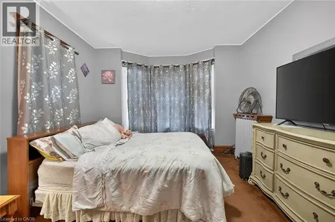 96 Barnesdale Boulevard South Hamilton ON L8M 2V6