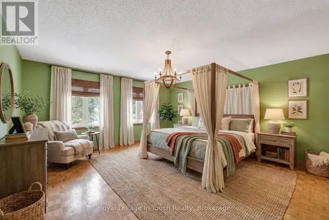 23 Duquette Court Tiny ON L9M 0H3