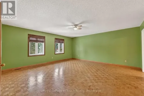23 Duquette Court Tiny ON L9M 0H3