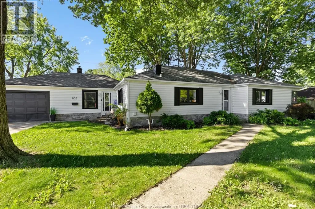 805 Roselawn Windsor ON N9E 2B3