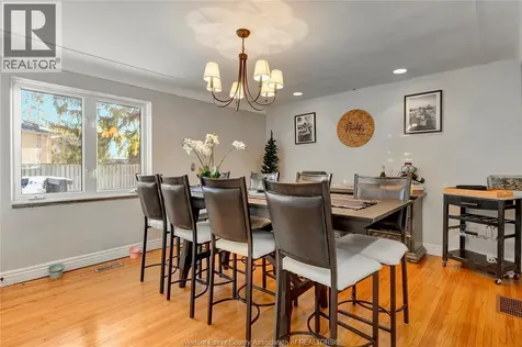 805 Roselawn Windsor ON N9E 2B3