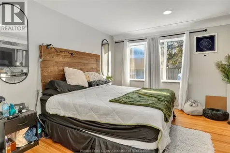 805 Roselawn Windsor ON N9E 2B3
