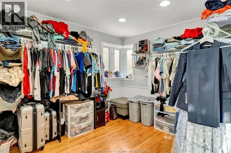 805 Roselawn Windsor ON N9E 2B3