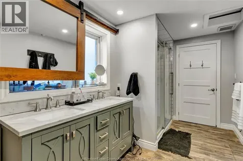 805 Roselawn Windsor ON N9E 2B3