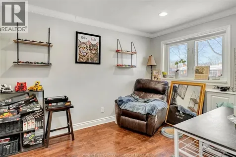 805 Roselawn Windsor ON N9E 2B3