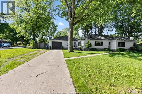 805 Roselawn Windsor ON N9E 2B3
