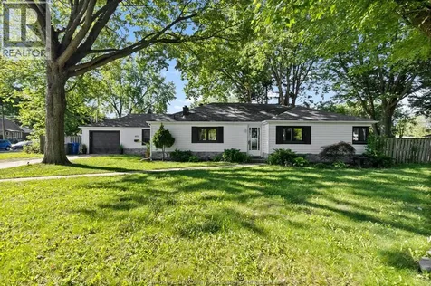 805 Roselawn Windsor ON N9E 2B3