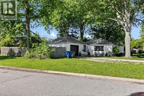 805 Roselawn Windsor ON N9E 2B3