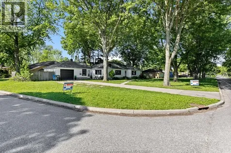 805 Roselawn Windsor ON N9E 2B3