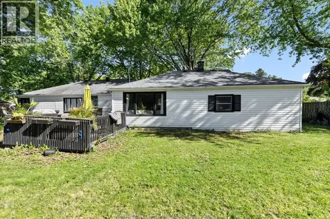 805 Roselawn Windsor ON N9E 2B3