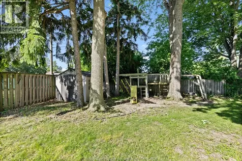 805 Roselawn Windsor ON N9E 2B3