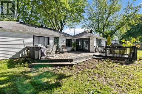 805 Roselawn Windsor ON N9E 2B3