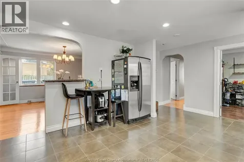 805 Roselawn Windsor ON N9E 2B3