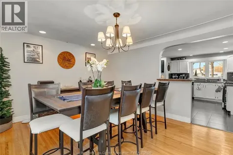 805 Roselawn Windsor ON N9E 2B3