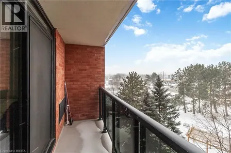 9 Bonheur Court Brantford ON N3P 1Z5