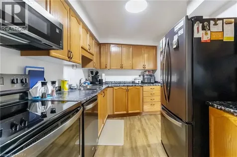 9 Bonheur Court Brantford ON N3P 1Z5