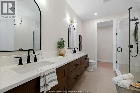 7568 Silverleaf Lane Lasalle ON N9H 1E3