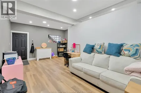 4667 Wyandotte Street East Windsor ON N8Y 1H6