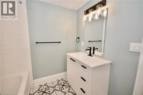 17 Inverness Avenue West Hamilton ON L9C 1A1