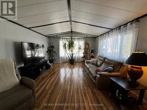 105 Pinehurst Estates Petawawa ON K8H 2H2