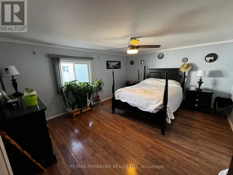 105 Pinehurst Estates Petawawa ON K8H 2H2