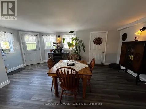 105 Pinehurst Estates Petawawa ON K8H 2H2