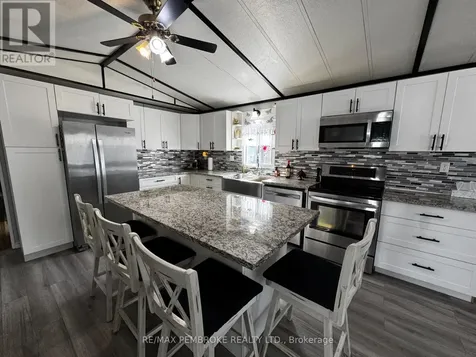 105 Pinehurst Estates Petawawa ON K8H 2H2