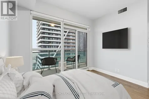 33 Shore Breeze Drive Toronto (mimico) ON M8V 0G1