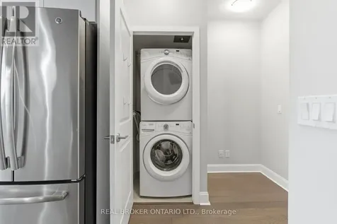 33 Shore Breeze Drive Toronto (mimico) ON M8V 0G1