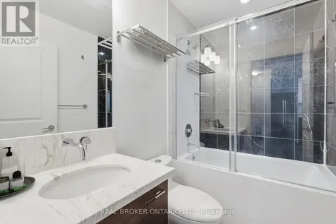 33 Shore Breeze Drive Toronto (mimico) ON M8V 0G1