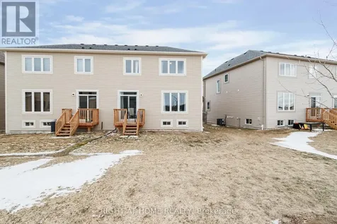 9 Mission Street Wasaga Beach ON L9Z 0L8