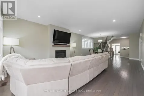 707 Moonflower Crescent Ottawa ON K1T 0X8