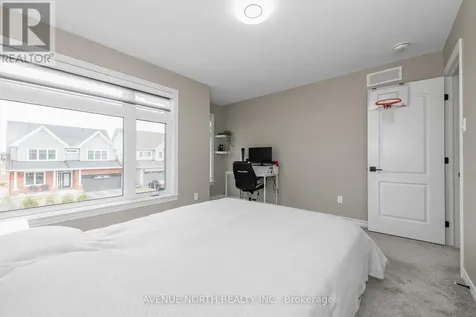 707 Moonflower Crescent Ottawa ON K1T 0X8