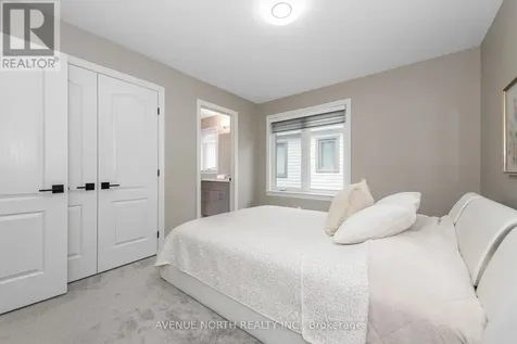 707 Moonflower Crescent Ottawa ON K1T 0X8