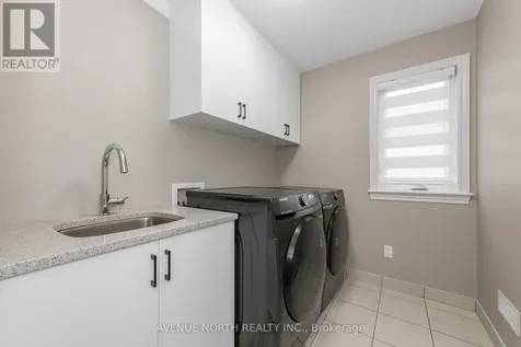 707 Moonflower Crescent Ottawa ON K1T 0X8