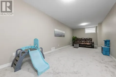 707 Moonflower Crescent Ottawa ON K1T 0X8