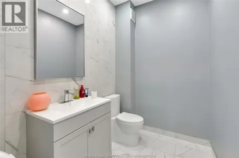 4667 Wyandotte Street East Windsor ON N8Y 1H6