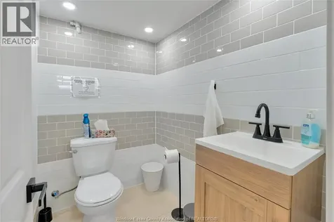 4667 Wyandotte Street East Windsor ON N8Y 1H6