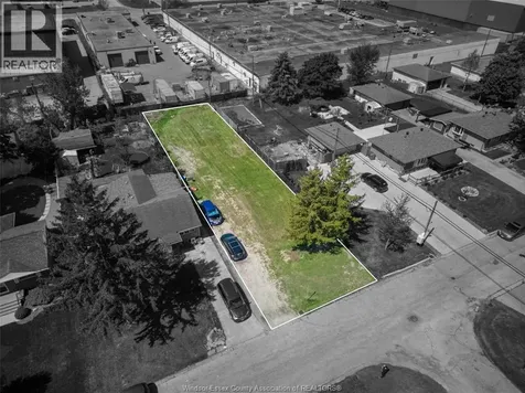 3199 Woodlawn Windsor ON N8W 2J1