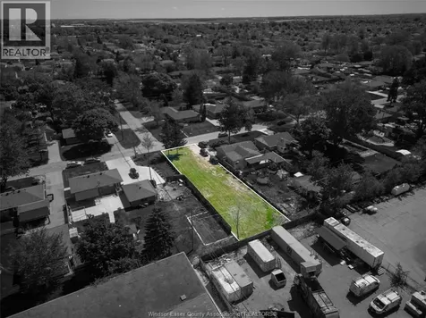 3199 Woodlawn Windsor ON N8W 2J1