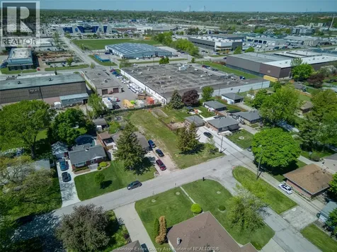 3199 Woodlawn Windsor ON N8W 2J1