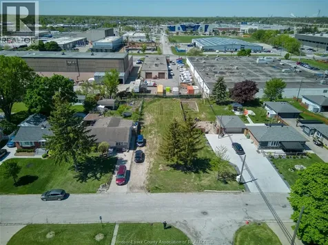 3199 Woodlawn Windsor ON N8W 2J1