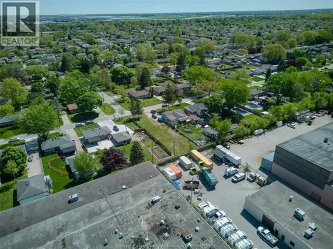 3199 Woodlawn Windsor ON N8W 2J1