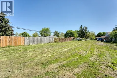 3199 Woodlawn Windsor ON N8W 2J1