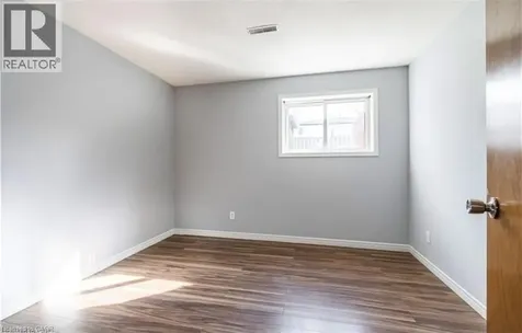 87 Tamvale Crescent Kitchener ON N2E 3K8