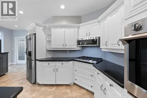 15 Fasan Crescent Tecumseh ON N8N 4L1