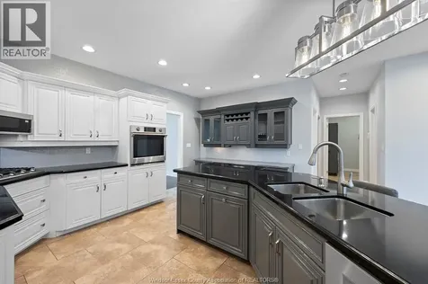 15 Fasan Crescent Tecumseh ON N8N 4L1