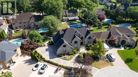 15 Fasan Crescent Tecumseh ON N8N 4L1